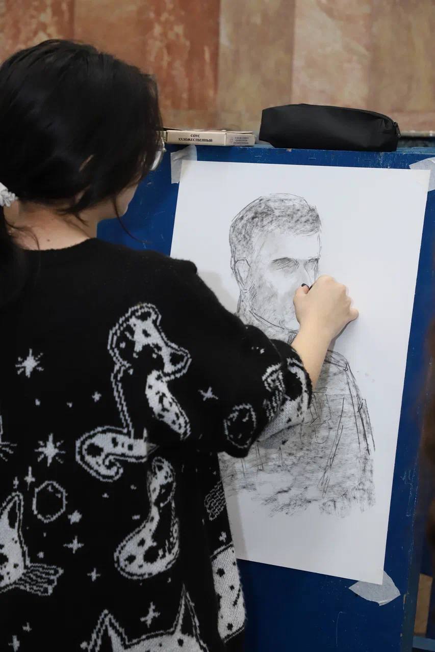 В Дагестане прошла Всероссийская патриотическая акция «ПОРТРЕТ ГЕРОЯ».